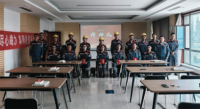 言传身教尽心竭力，尊师重道礼行聚鑫汇