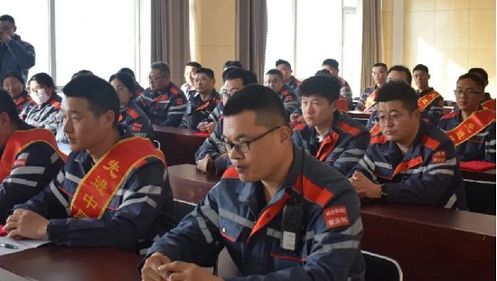 重整行装再出发 同心共筑新未来 聚鑫汇石化2025年度先进表彰大会顺利召开